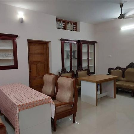 Home In Guruvayur-3 Bedroom ภายนอก รูปภาพ