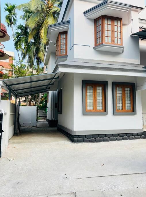 Home In Guruvayur-3 Bedroom ภายนอก รูปภาพ