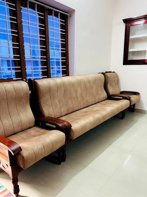 Home In Guruvayur-3 Bedroom ภายนอก รูปภาพ