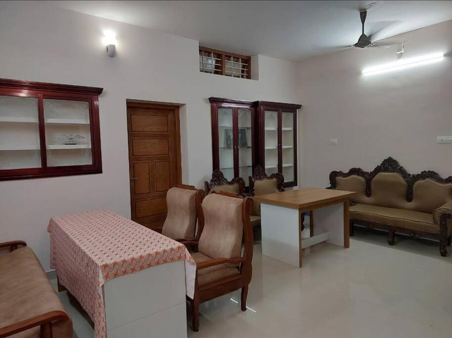 Home In Guruvayur-3 Bedroom ภายนอก รูปภาพ
