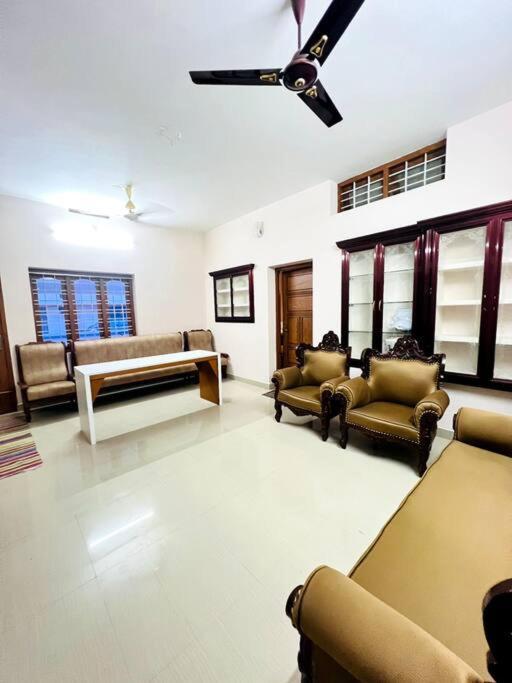 Home In Guruvayur-3 Bedroom ภายนอก รูปภาพ